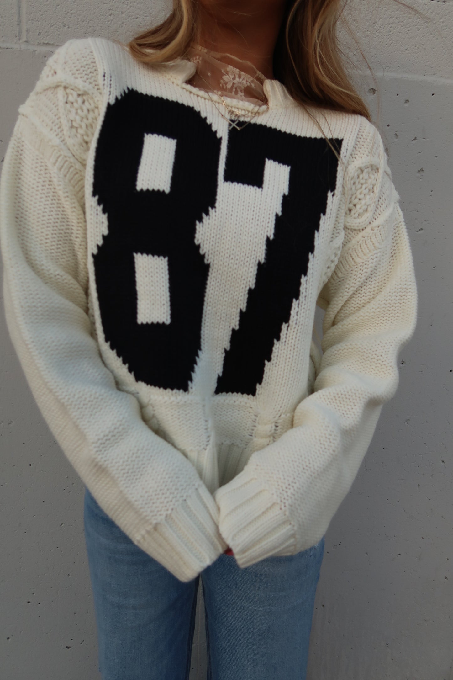 87 Cream pullover